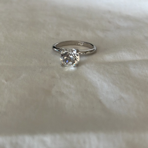 Vintage Uncas Cubic Zirconia Solitaire - Picture 2 of 2
